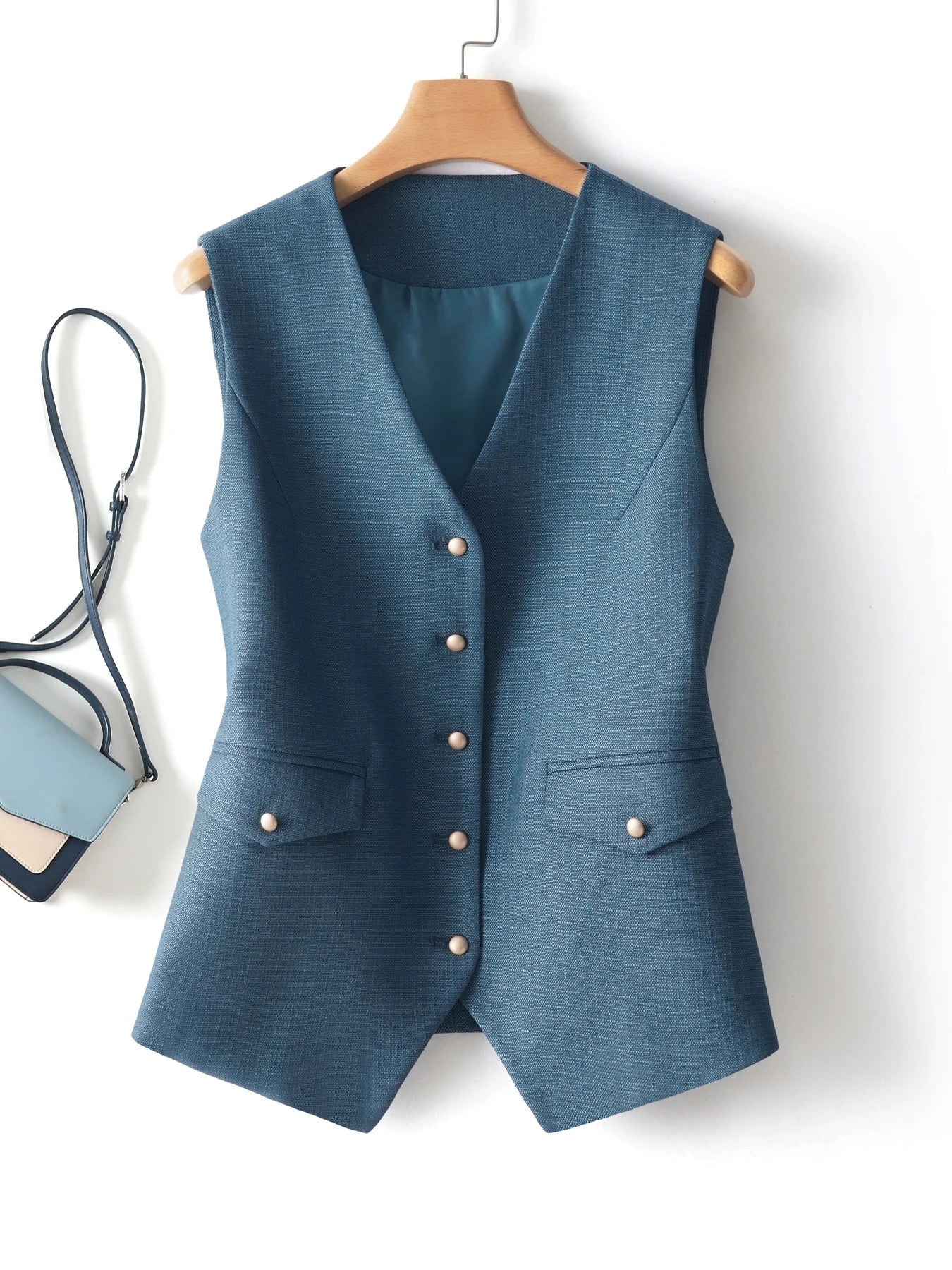 ARIANA VEST